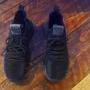 New kids size 7 Steve Maddens designer sneaker